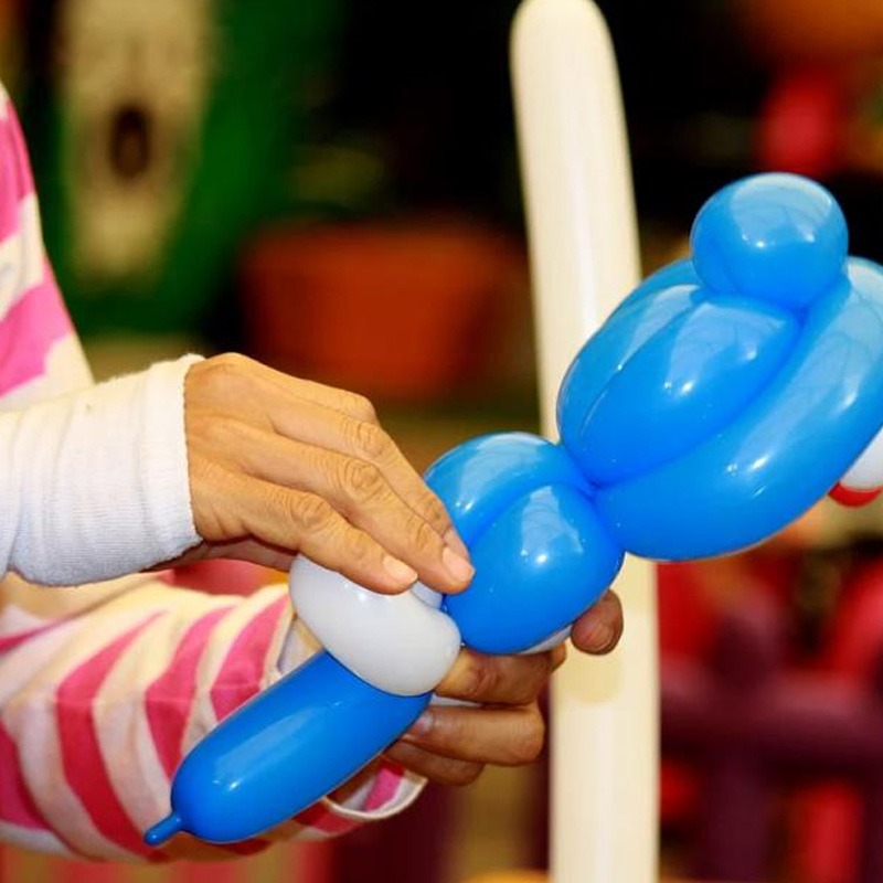 Free Kids' Balloon Bending